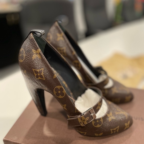 Brand New Louis Vuitton Shoes Work once inside of carpet governor ball - Picture 6 of 13